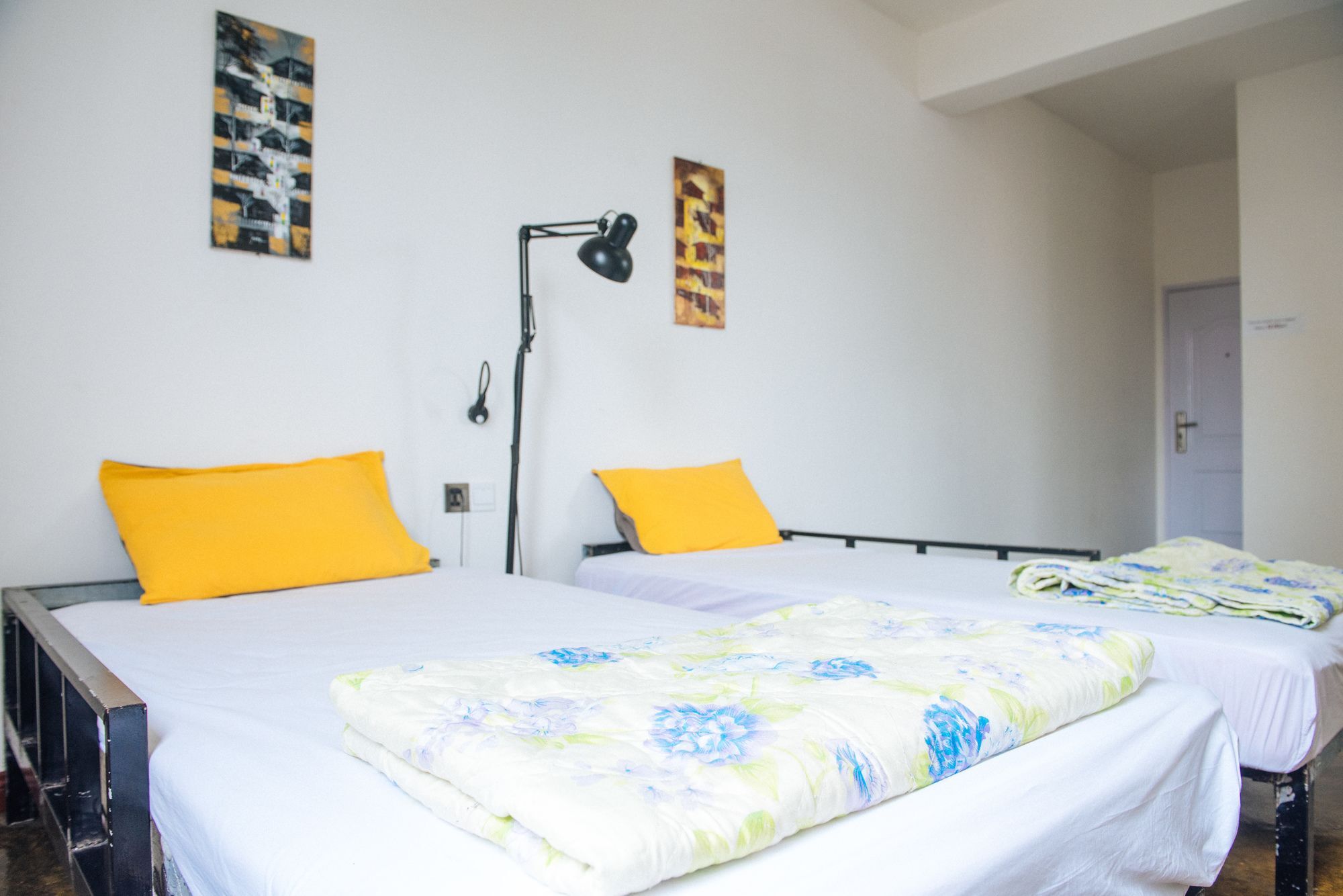 Dengba Hostel Yangon Ngoại thất bức ảnh